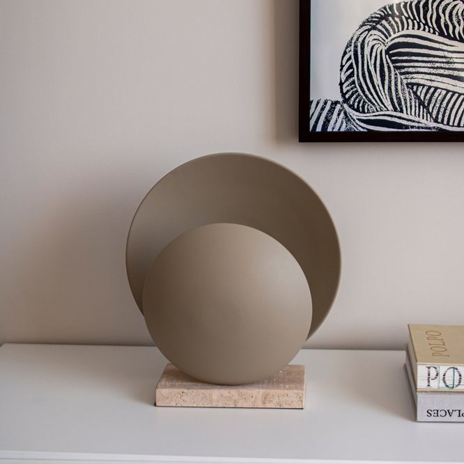 Designerska okrągła lampa stołowa trawertyn beżowa - na komodę do salonu